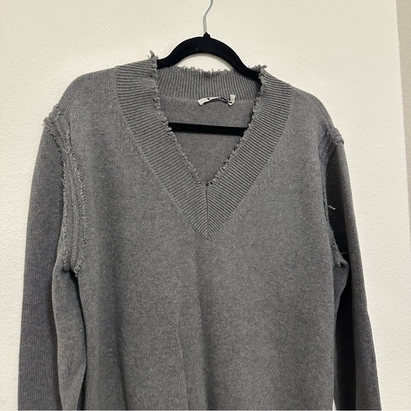 T Alexander Wang Raw Edge V-Neck Longer Length Sweater Gray Size XS Women’s - Picture 3 of 9